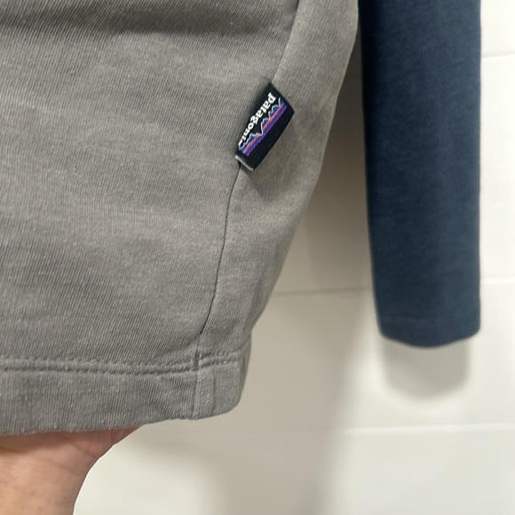 Patagonia Navy Blue Gray P-6 Logo Lightweight Crew Sweatshirt Men's Small Shirt - Picture 6 of 12